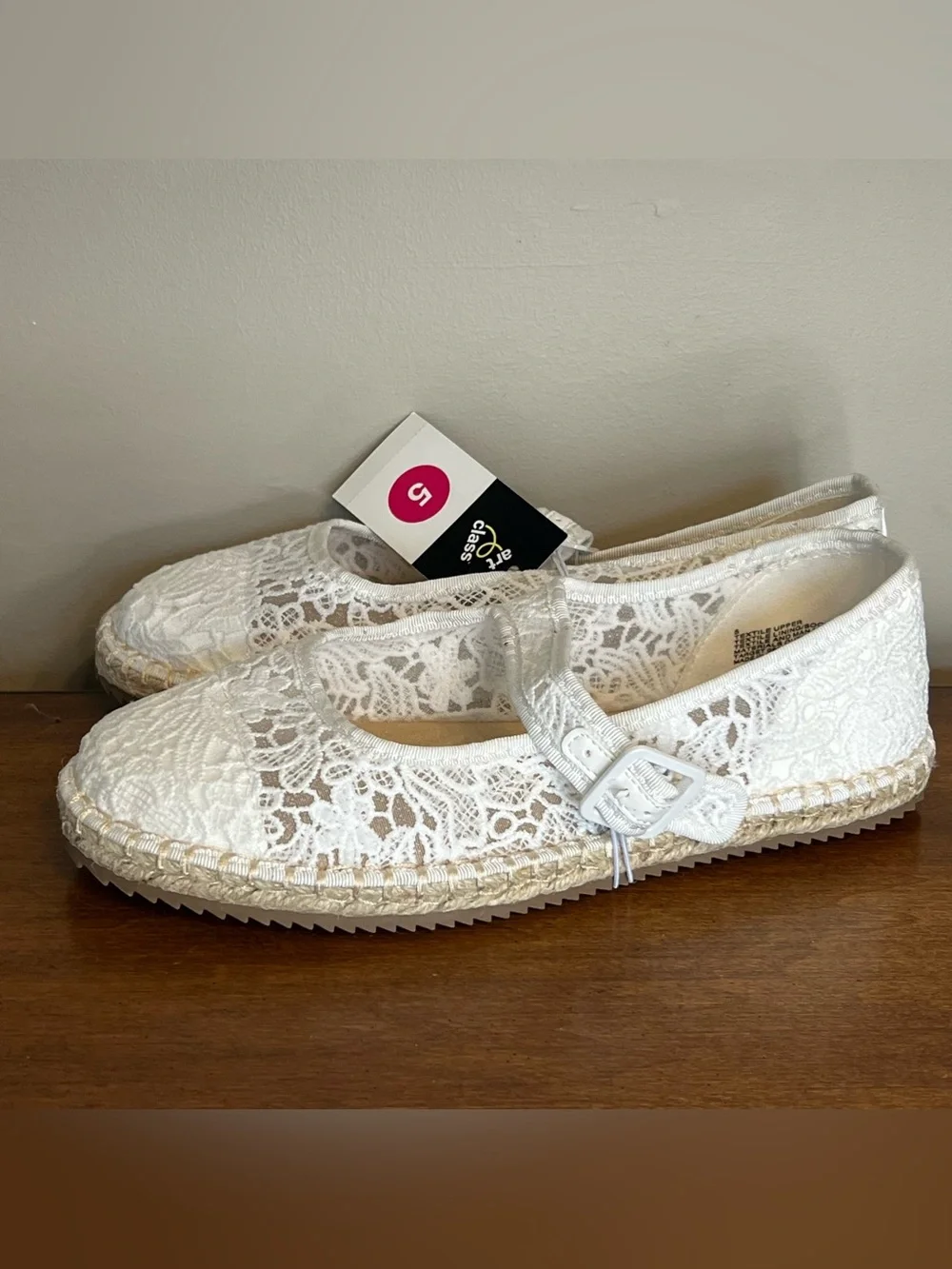 NWT Art class White Lace Mary Jane Girls Espadrille Flats - Size 5
